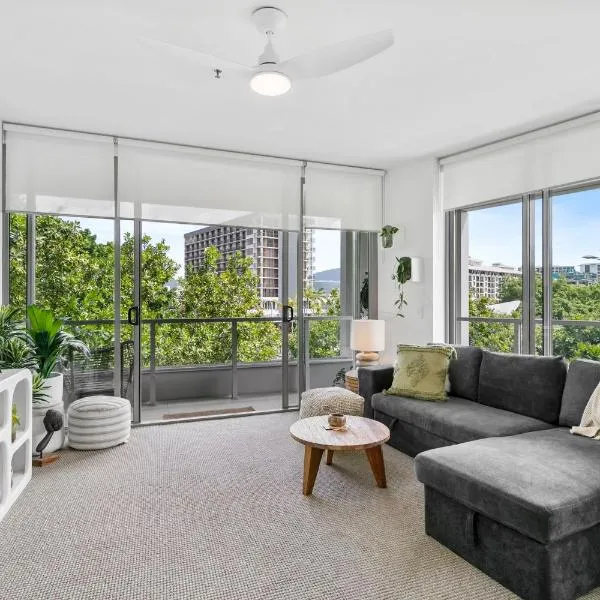 Coastal Harbour Lights I Pool, Gym & prime Location，位于凯恩斯的酒店