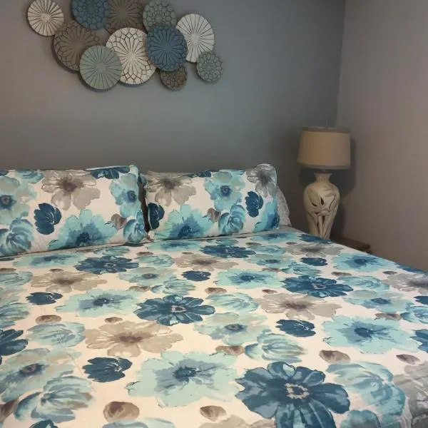 2BR/2BA condo Sienna Park，位于萨拉索塔的酒店