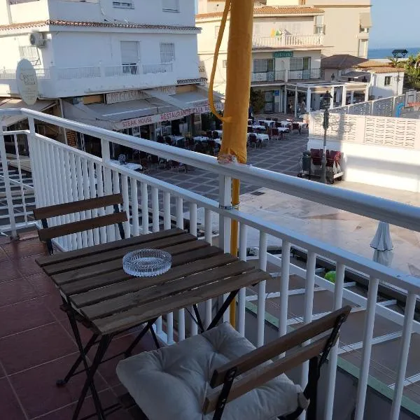 Apartamento Lidia planta 1, La Carihuela 1ª línea playa, vistas mar, 1 dormitorio, 52 m2, 1-3 huésped, amplio balcón, wifi，位于多列毛利诺斯的酒店