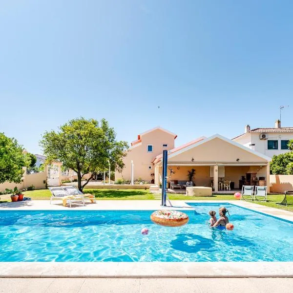 Villa Laranja-Limao - Family Retreat，位于阿泽陶的酒店