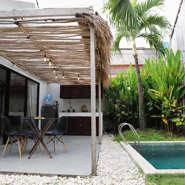 Private Pool Villa, Garden and Parking near Canggu，位于Dalung的酒店