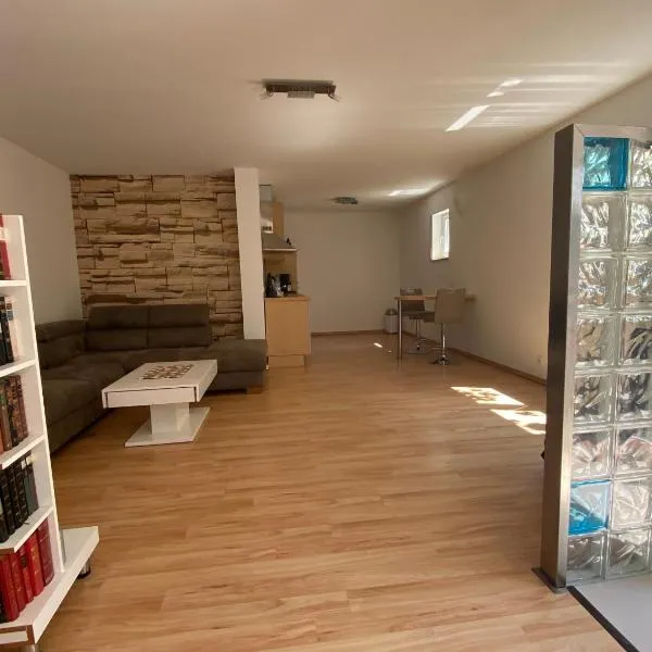 Ferienwohnung an den Weinbergen，位于Essenheim的酒店