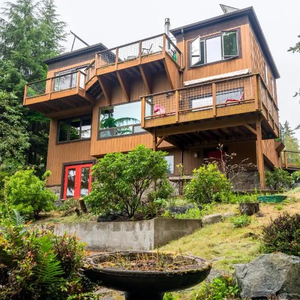 Stylish Deception Pass Retreat with Bay Views，位于奥克港的酒店
