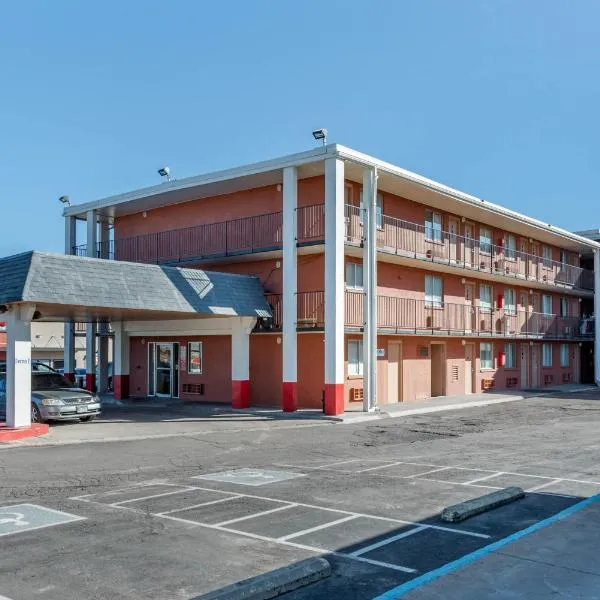 Pueblo Inn,位于普韦布洛的酒店