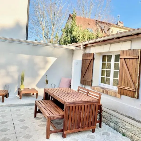 3 bedrooms house - garden - Parking, Antony Center near Paris and Orly，位于安东尼的酒店