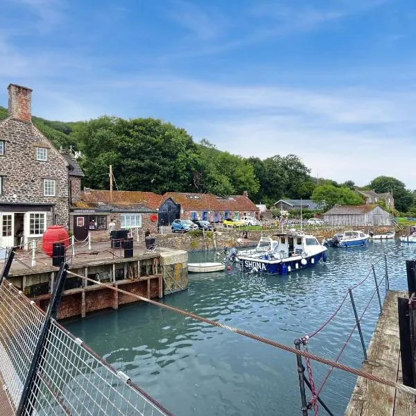 Harbour House Studio, Porlock Weir，位于Culbone的酒店