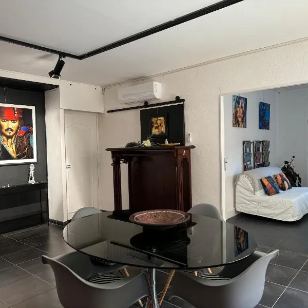 Dormez chez une artiste peintre，位于Caux的酒店