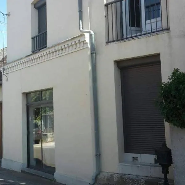 Ouzouer le marché 6 pers Gite des barbiers，位于Ouzouer-le-Marché的酒店