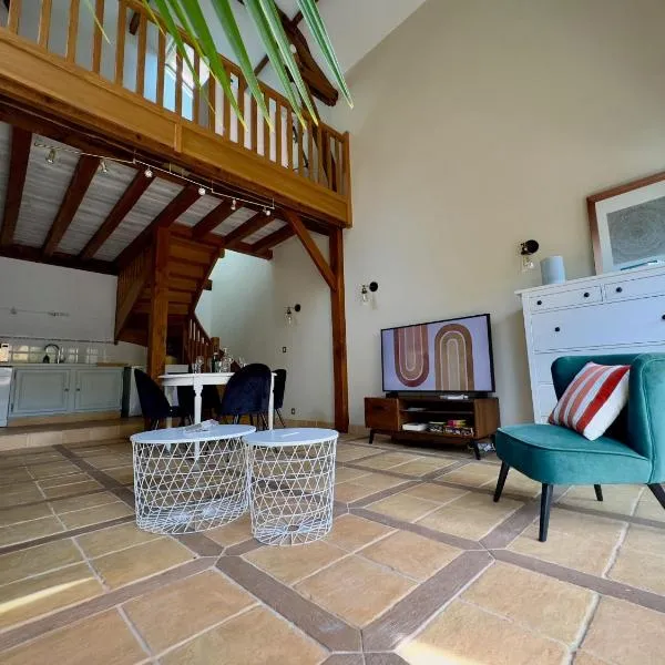 la Maison sous les Arbres - Duplex, jardin et spa，位于Pocé-sur-Cisse的酒店