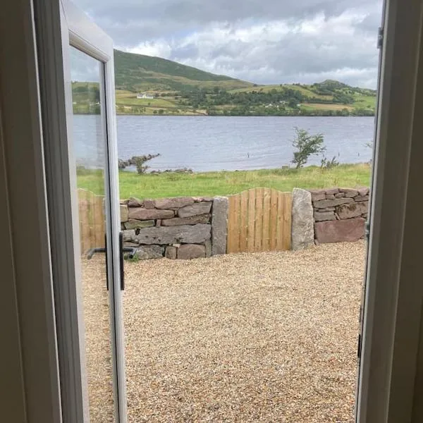 Lakeside Cabin，位于戈尔韦的酒店