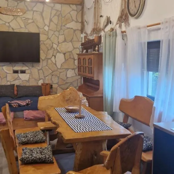 Apartman Dobrinka，位于Valbandon的酒店