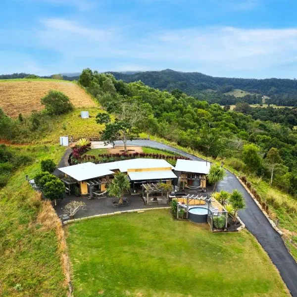 Mayan Farm House and Villas, Kin Kin，位于Kin Kin的酒店