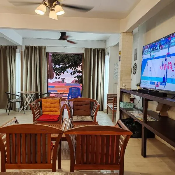 Sunset Seaview Bay Villa，位于Putatan的酒店