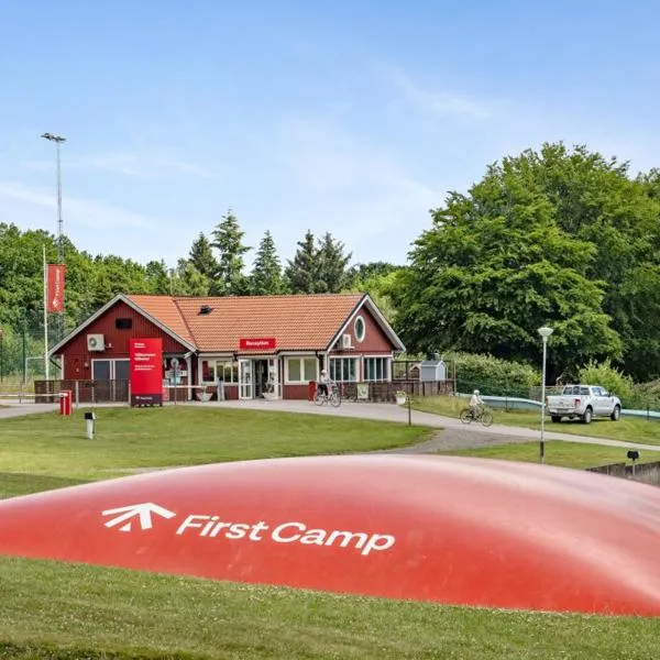 First Camp Röstånga-Söderåsen，位于Röstånga的酒店