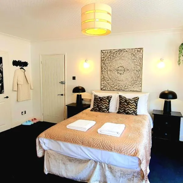 Rose Homestay Brighton - Free parking Ensuite studio room near Brighton Uni，位于刘易斯的酒店