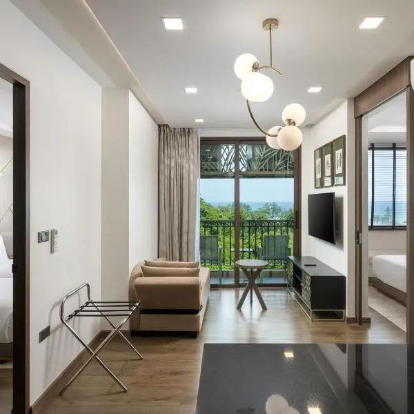 The Proud Karon Beach Phuket Trademark Collection By Wyndham，位于卡伦海滩的酒店