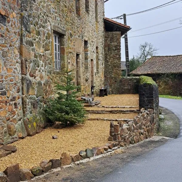 Lavallade12 Chambers d'hôtes，位于Roussines的酒店