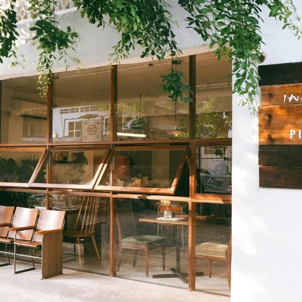 เผลอสุขใจ Cafe and Bad - Plursukjai，位于格兰岛的酒店