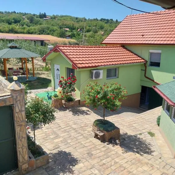 R&H apartmani，位于Slankamenački Vinogradi的酒店