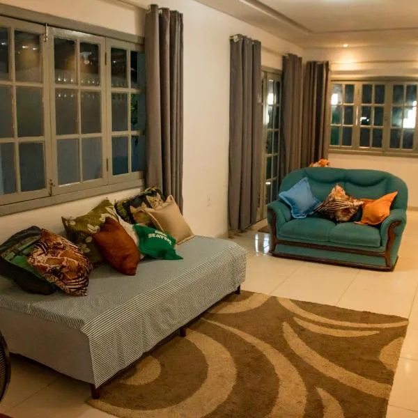 Casa c otima localizacao em Teixeira de Freitas-BA，位于泰谢拉迪弗雷塔斯的酒店