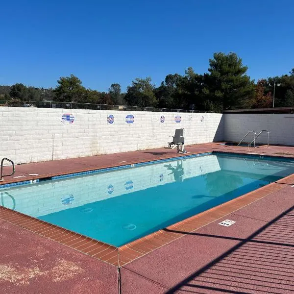 Studio 6 Suites Cameron Park, CA Folsom，位于Cameron Park的酒店