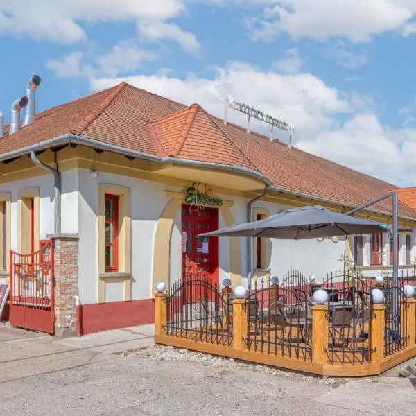 100 Éves Fogadó，位于Szatymaz的酒店