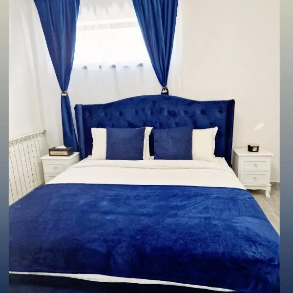 White Residence，位于奥拉迪亚的酒店