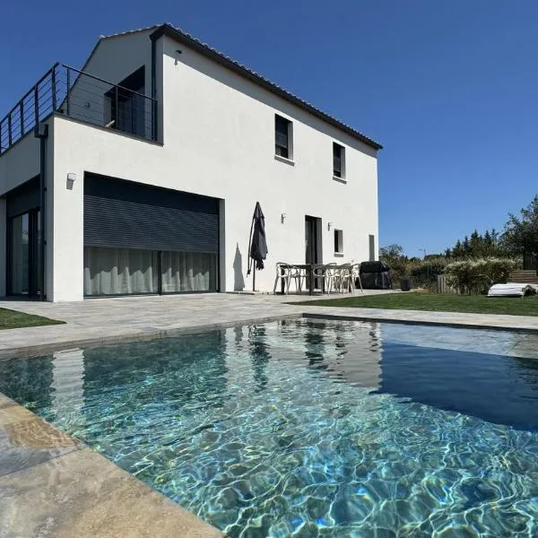 La Villa Pangea un havre de paix unique avec vue sur la rivière et la nature，位于吉尼亚克的酒店