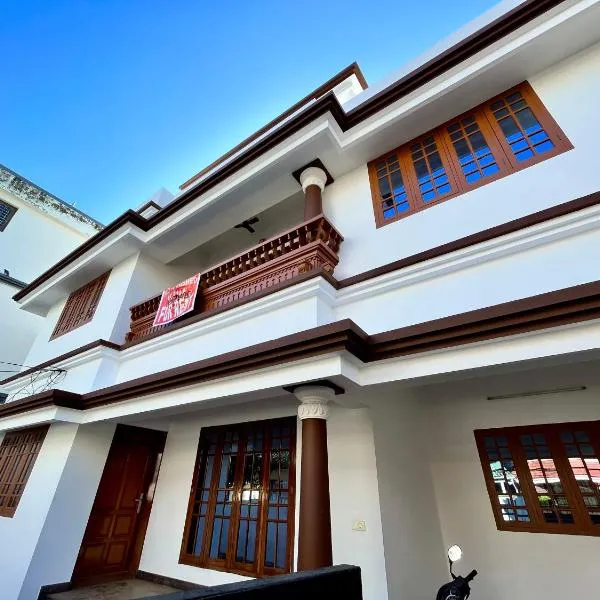 Baithul Falah - Near AIMS Edappally，位于埃尔讷古勒姆的酒店