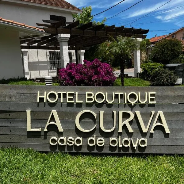 LA CURVA Casa de Playa，位于Villa Gesell的酒店