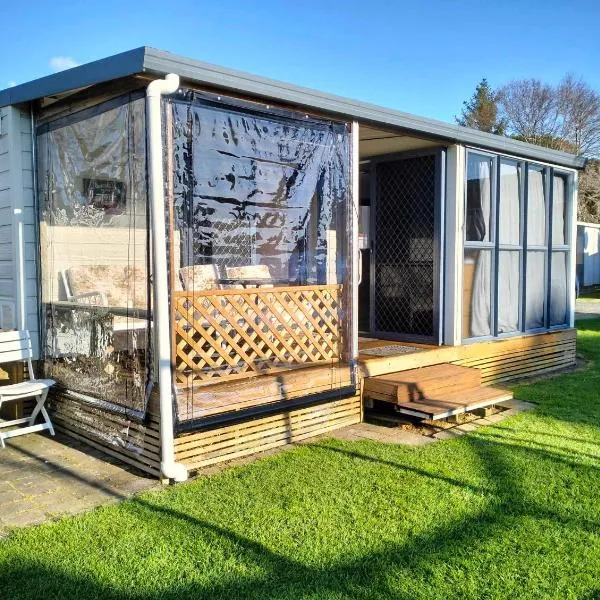 Te Puru B8 - 2 bedroom chalet，位于Te Puru的酒店