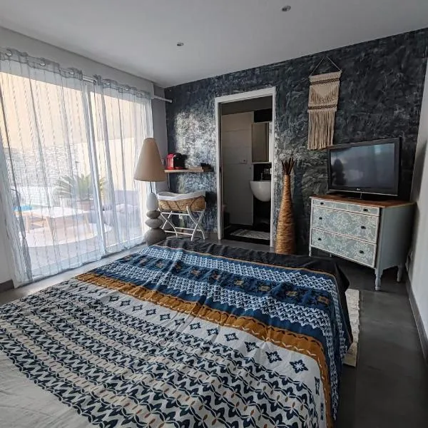 Chambre d'hôtes privée et indépendante avec piscine，位于普罗旺斯地区萨隆的酒店