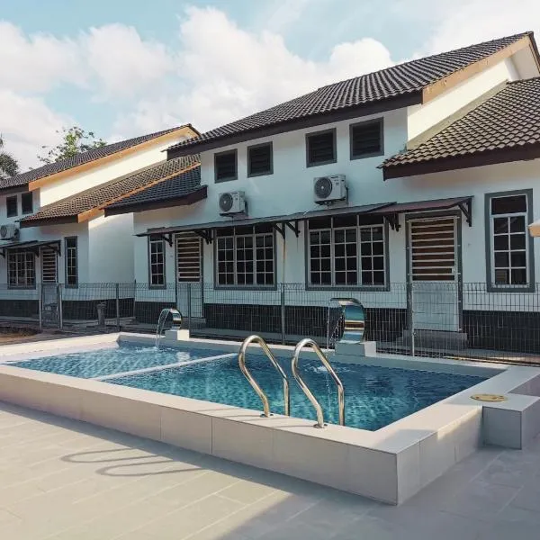 NAZZA Homestay with Pool near Jetty to Perhentian，位于Kampung Raja的酒店
