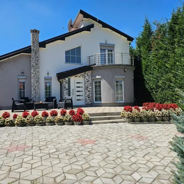 Amazing Villa with pool nearby Shtime - Ferizaj，位于乌罗舍瓦茨的酒店