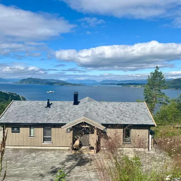 Fjord-Holiday-Lodge mit atemberaubendem Panorama，位于Åfarnes的酒店