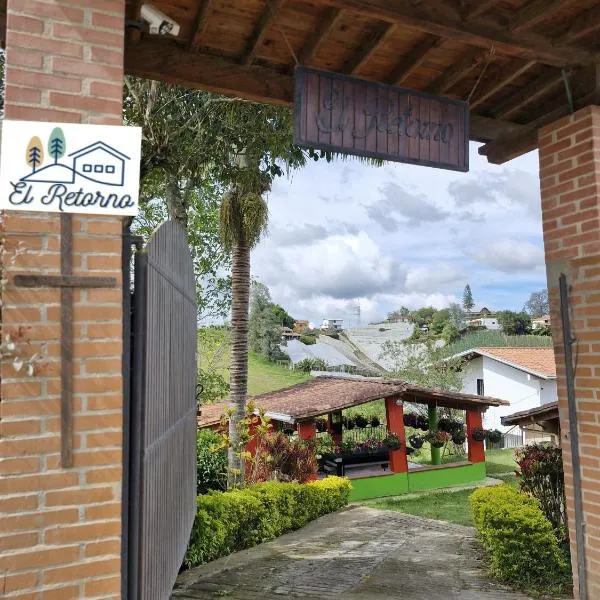 EL RETORNO，位于马里尼亚的酒店