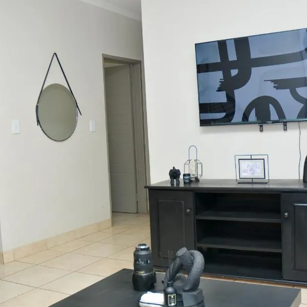 Home for Us Self catering，位于Duvhapark的酒店