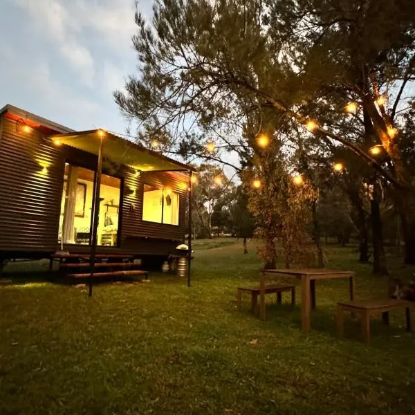 Meadowbrook Tiny House - Stay among the best wineries in Orange，位于奥兰治的酒店