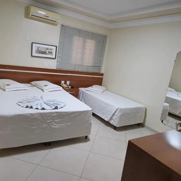 Dourados Center Hotel，位于多拉杜斯的酒店