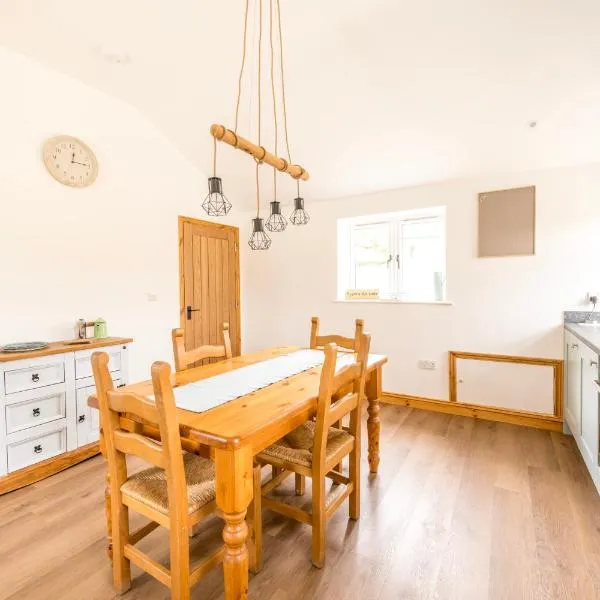 Well-located countryside cottage，位于Nailsea的酒店