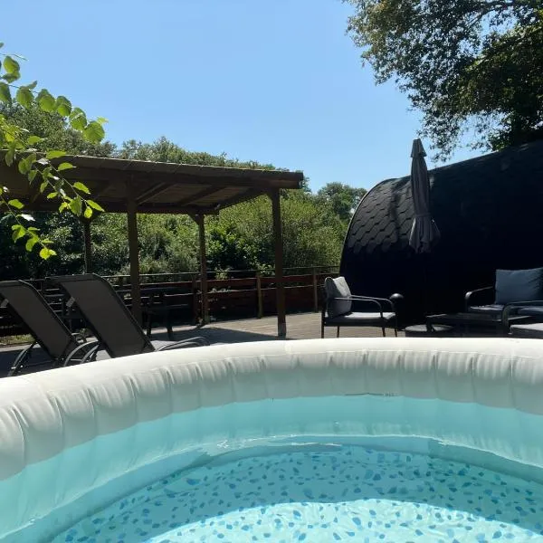 Aux Étangs de Jourgnac - Cabane MégaPod，位于Jourgnac的酒店