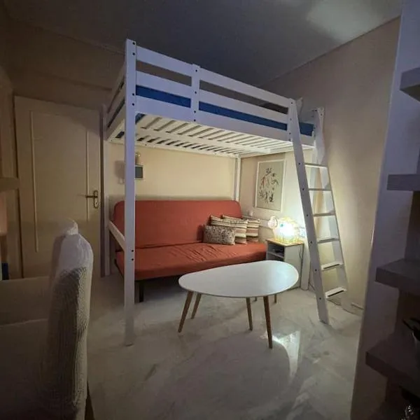 Garden Vibes Glyfada，位于雅典的酒店