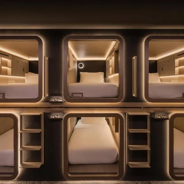 Cube Social Boutique Capsule Hotel at Boat Quay，位于新加坡的酒店