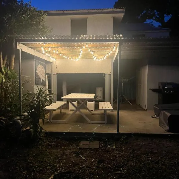 Sandown Beachside Cottage，位于邦加里的酒店