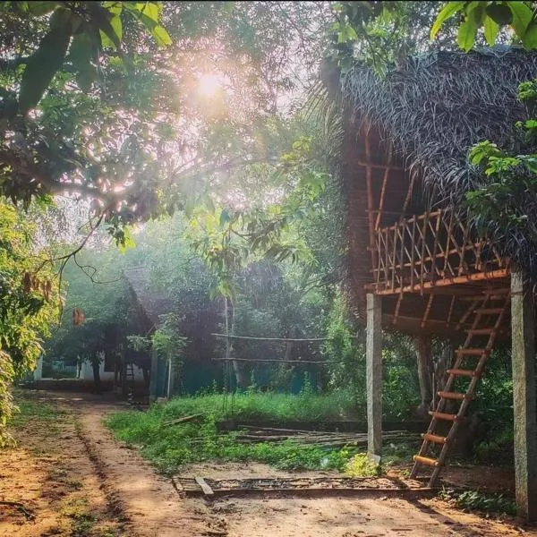 Art Forest，位于蓬蒂切里的酒店