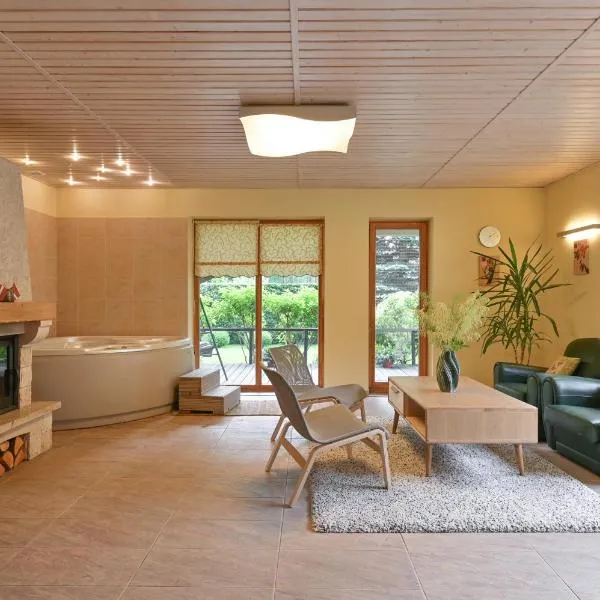 House with sauna and jacuzzi，位于尤尔马拉的酒店
