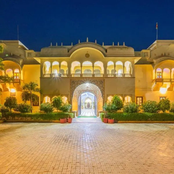 Dhulagarh Heritage Palace Hotel Near Jaipur，位于Bānskhoh的酒店