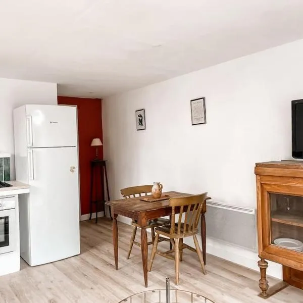 Studio 10 min des plages，位于阿尔扎的酒店