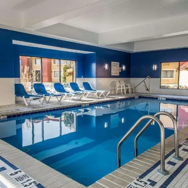 REGENCY INN & SUITES NEW LONDON MYSTIc，位于新伦敦的酒店