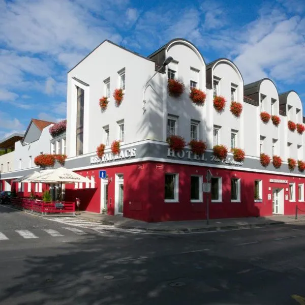 Hotel Na Pekárně，位于赫拉德克的酒店